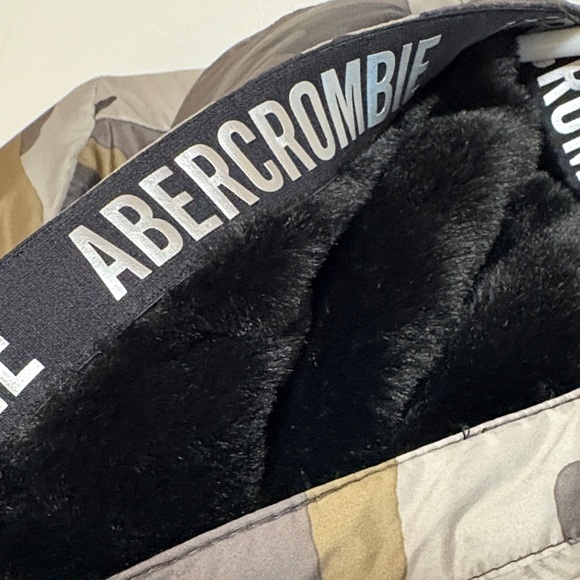 Abercrombie Kids Camo Puffer Jacket - Picture 5 of 7